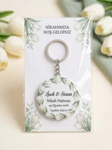 Nikah Hediyesi & Hatırası - Adaçayı Yeşili & Beyaz Lale - Kişiye Özel Açacaklı Buton Rozet Anahtarlık