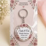 Kişiye Özel Nikah Hediyeliği Açacaklı Anahtarlık – İsimli Kartlı Nikah Hatırası (Vintage Gül Kurusu & Dantel)