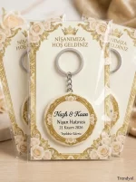 Nişan Hediyesi & Hatırası - Altın Varaklı Çift Kalp & Çelenk - Kişiye Özel Açacaklı Buton Rozet Anahtarlık 3lü Sunum Kartı ve Set