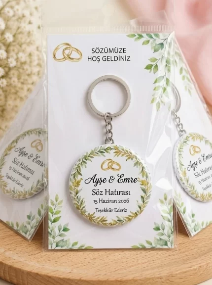 Söz Hediyesi & Hatırası - Zarif Alyans Figürlü & Gold Çelenk - Kişiye Özel Açacaklı Buton Rozet Anahtarlık 3lü Sunum Kartı ve Set