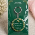 Kişiye Özel Söz Hediyeliği Açacaklı Anahtarlık – İsimli Kartlı Söz Hatırası (Zümrüt Yeşili & Altın Yüzük)