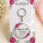 Kişiye Özel Söz Hediyeliği Açacaklı Anahtarlık – İsimli Kartlı Söz Hatırası (Fuşya Şakayık & Rose Gold Çember)
