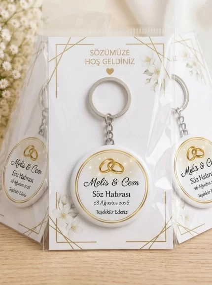 Söz Hediyesi & Hatırası - Gold Varak İkili Alyans Deseni - Kişiye Özel Açacaklı Buton Rozet Anahtarlık 3lü Sunum Kartı ve Set