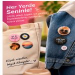 Kişiye özel buton rozet modelleri çanta ceket ve giysi kombin örnekleri