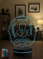 Doktora Hediye Steteskop Figürlü 3D LED Lamba, Tıp Bayramı Hediyesi, Doktor Muayenehane ve Masa Lambası - 16 Renk Modeli 1