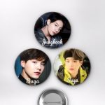 BTS Jungkook, Jimin, V, Suga, Jin, RM, J-Hope Portre K-Pop Temalı Çanta Rozeti İğneli Buton Rozet Seti Set 3 3’lü (58 mm)