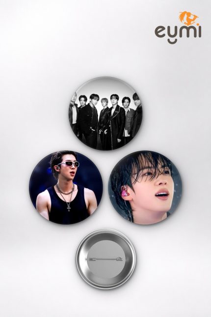 BTS Jungkook, RM, V, Agust D Konser Performansı K-Pop Temalı Çanta Süsü İğneli Buton Rozet Seti Set 3 3’lü (58 mm)