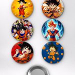 Dragon Ball Z Son Goku Super Saiyan Temalı Çanta Süsü Rozet İğneli Buton Rozet Seti Set 2 (6 ADET) (58 mm)