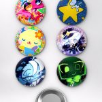 Pokémon Ash Ketchum ve Pikachu Temalı Çanta Süsü Rozet İğneli Buton Rozet Seti (6 ADET) (58 mm)