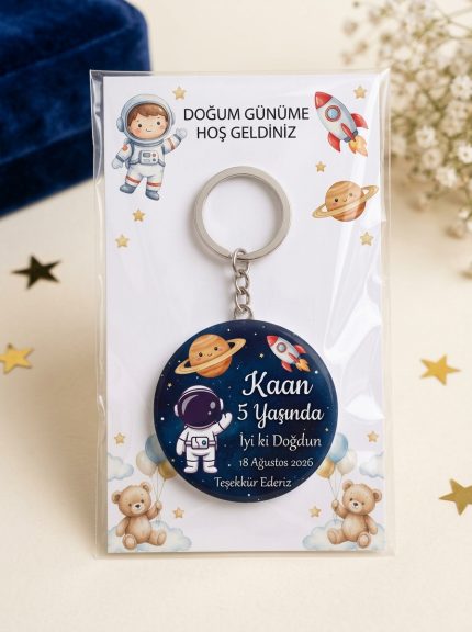 Kişiye Özel Doğum Günü Hediyeliği Açacaklı Anahtarlık – İsimli Kartlı Hatıra (Uzay Astronot Roket & Gezegen) - Kişiye Özel 3D LED Gece Lambası & Hediye | Eymi